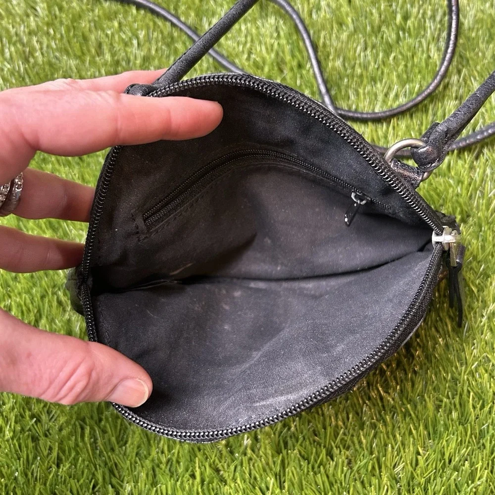 Fossil Black Leather‎ Crossbody Bag Small Pleated Metallic Pouch Keyhole Logo